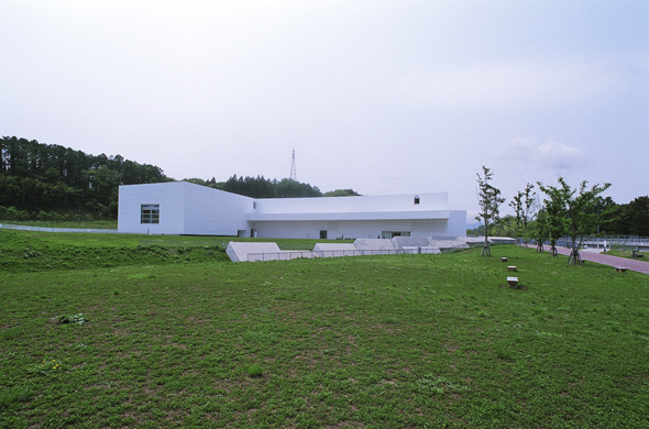 青森県立美術館